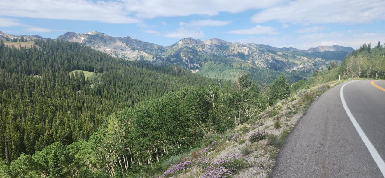 Stunning At Solitude, Steps From Chair Lift, East #103 Brighton Bagian luar foto