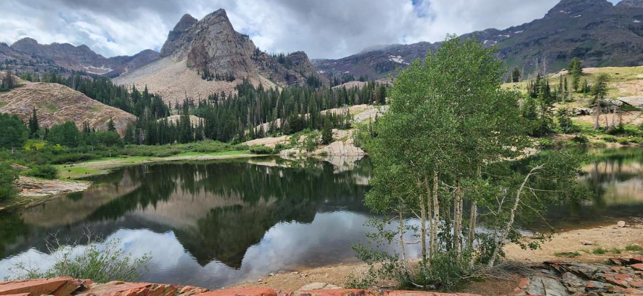 Stunning At Solitude, Steps From Chair Lift, East #103 Brighton Bagian luar foto